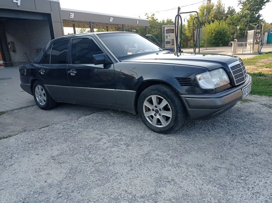 Мерседес 124. 2.5Disel