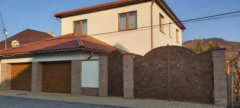 Продається сучасний новий будинок