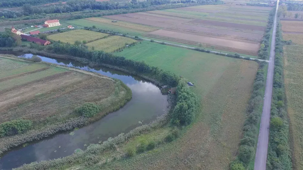 Земля 10,45 га з водним фондом