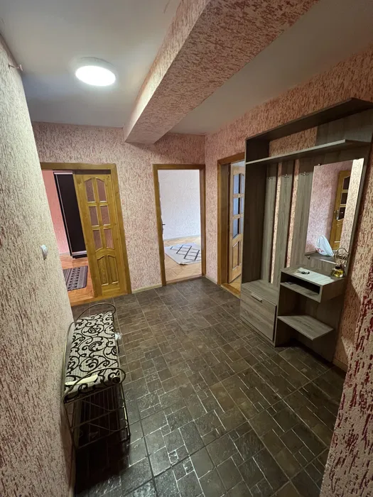 Квартира 3-х кімнатна подобово.Біля термальних басейнів