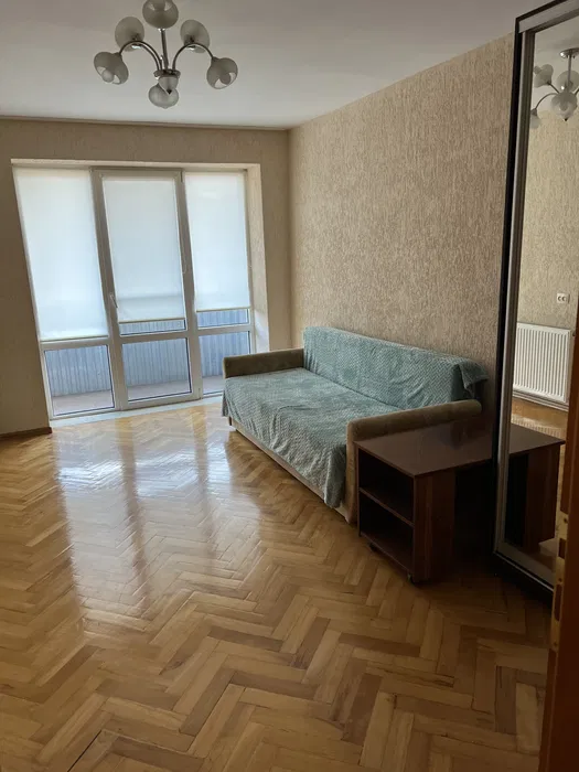Квартира 3-х кімнатна подобово.Біля термальних басейнів