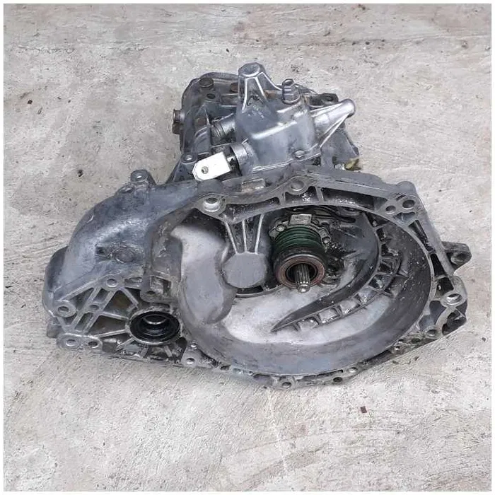 GM 90400209 коробка передач опель F17C394