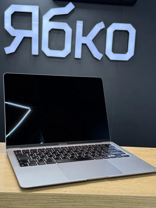 MacBook Air 13 space gray 256gb M1 2020 used