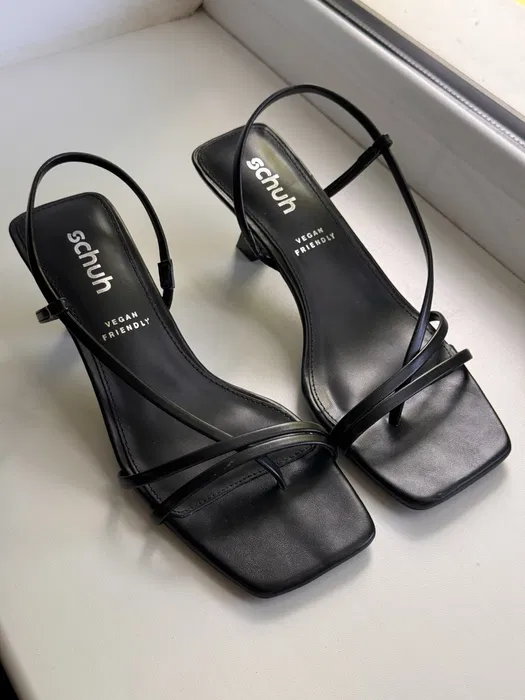 Босоніжки брендові SCHUH Нові