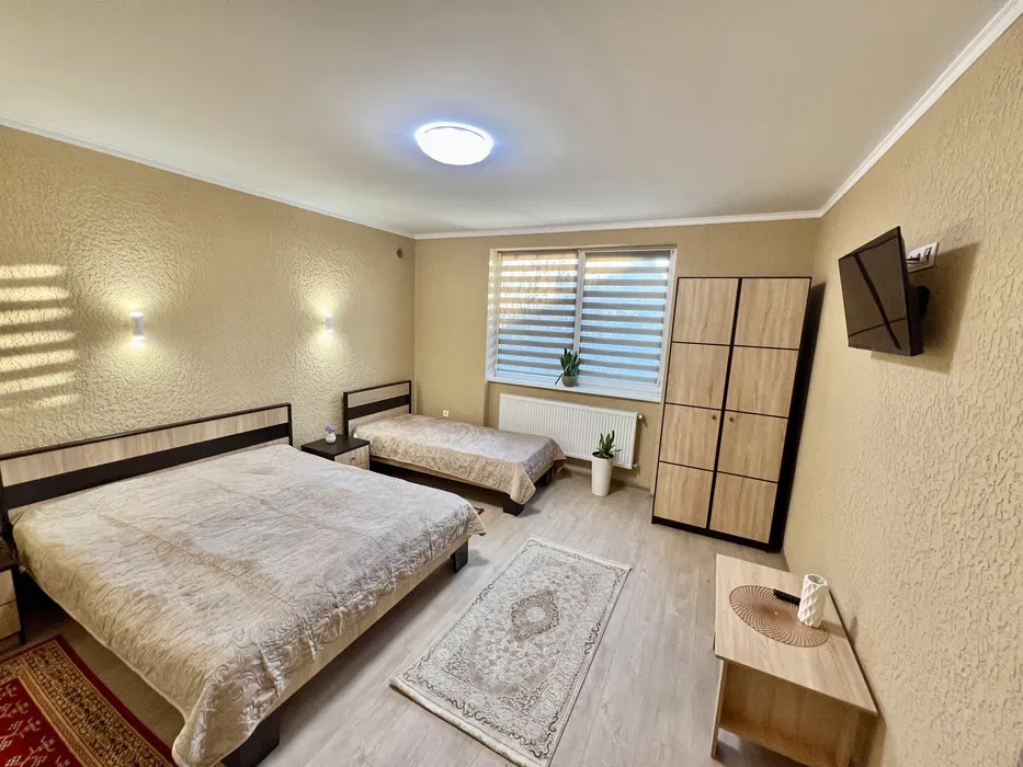 Житло в будинку 2-3 хв.від термальних басейнів пішки.