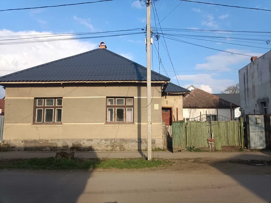 БУДИНОК У ЦЕНТРІ БЕРЕГОВА. 108,55 кв.м., 3 кімн+хол, тераса, 0,0467 га