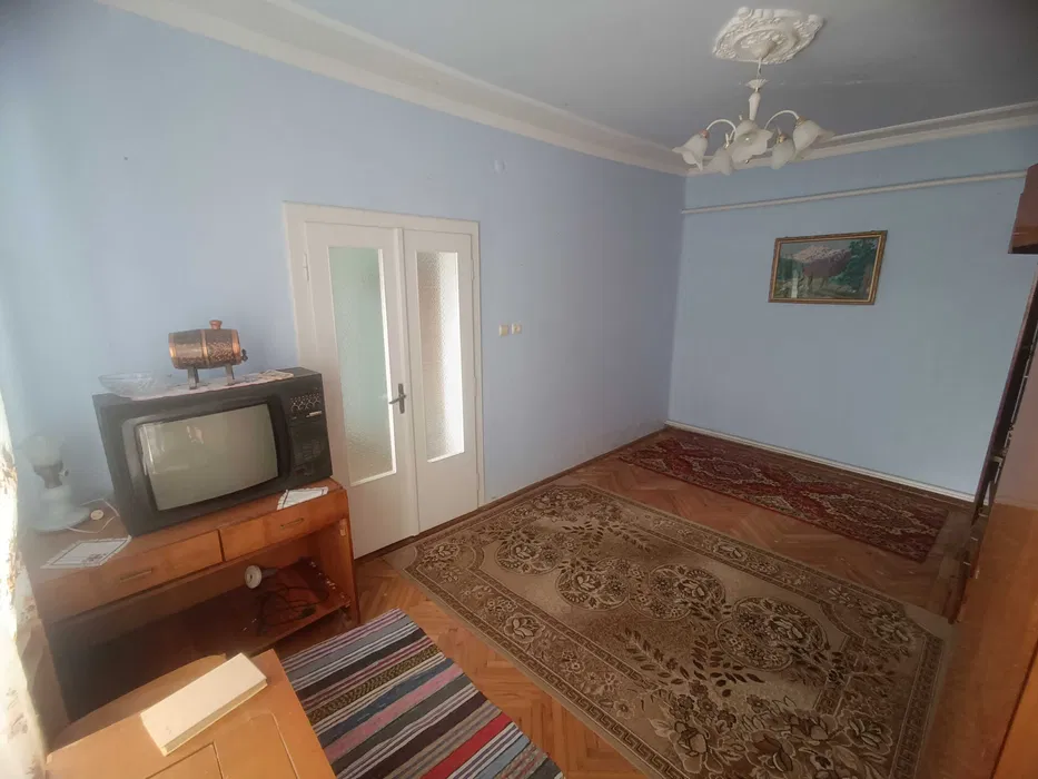 ПРОДАЖ 4х кімнатного БУДИНКОВОЛОДІННЯ (2 окремих будинки) у передмісті