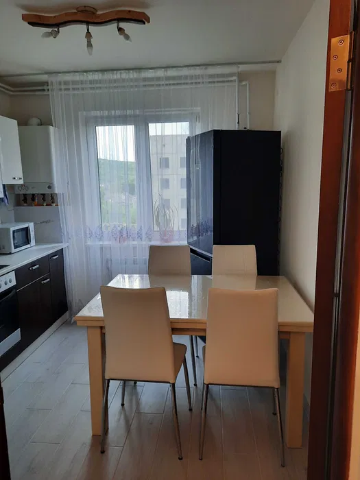 Затишна 2х кім. квартира 3хв від басейну вільна