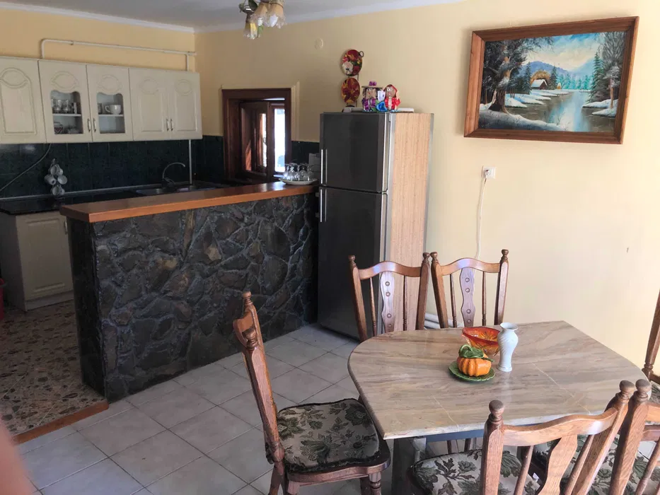 Затишні кімнати в Берегове. Свій двір, магнал, бесідка