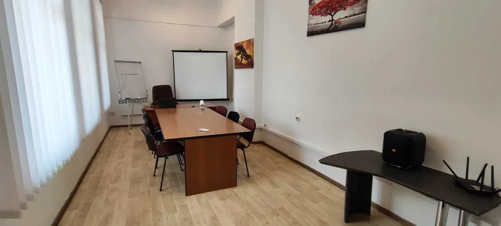 Офісні приміщення, центр міста, кондиціонер, свіжий ремонт!