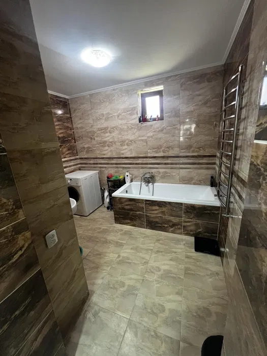 Будинок біля термальних басейнів