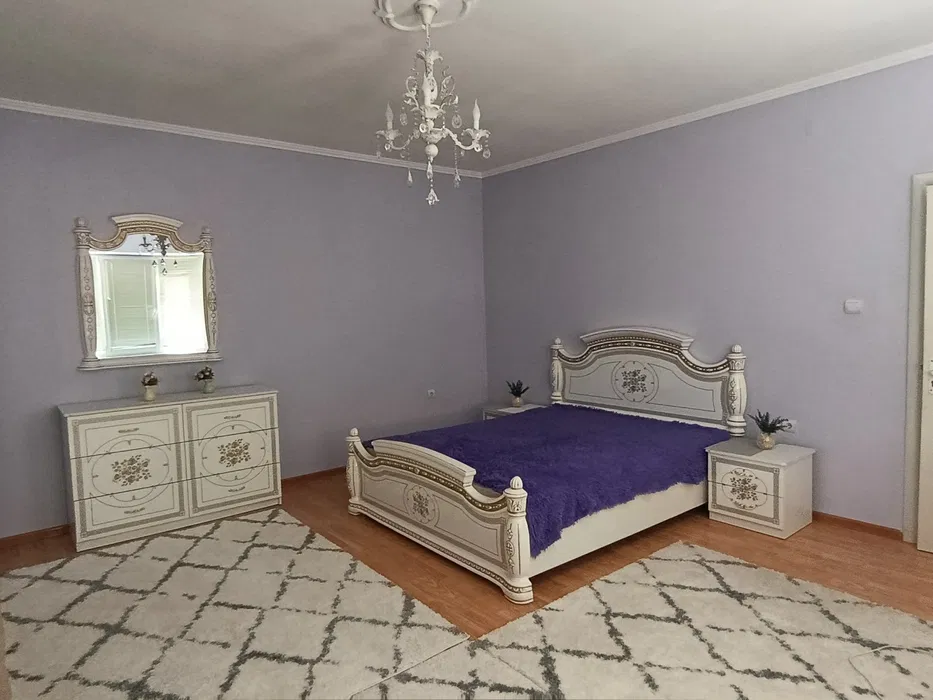 Здається подобово будинок