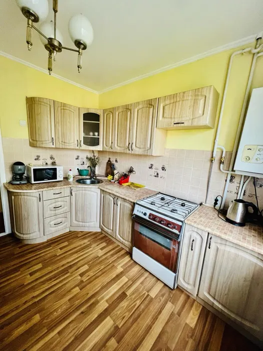 Здам біля басену квартиру подобово