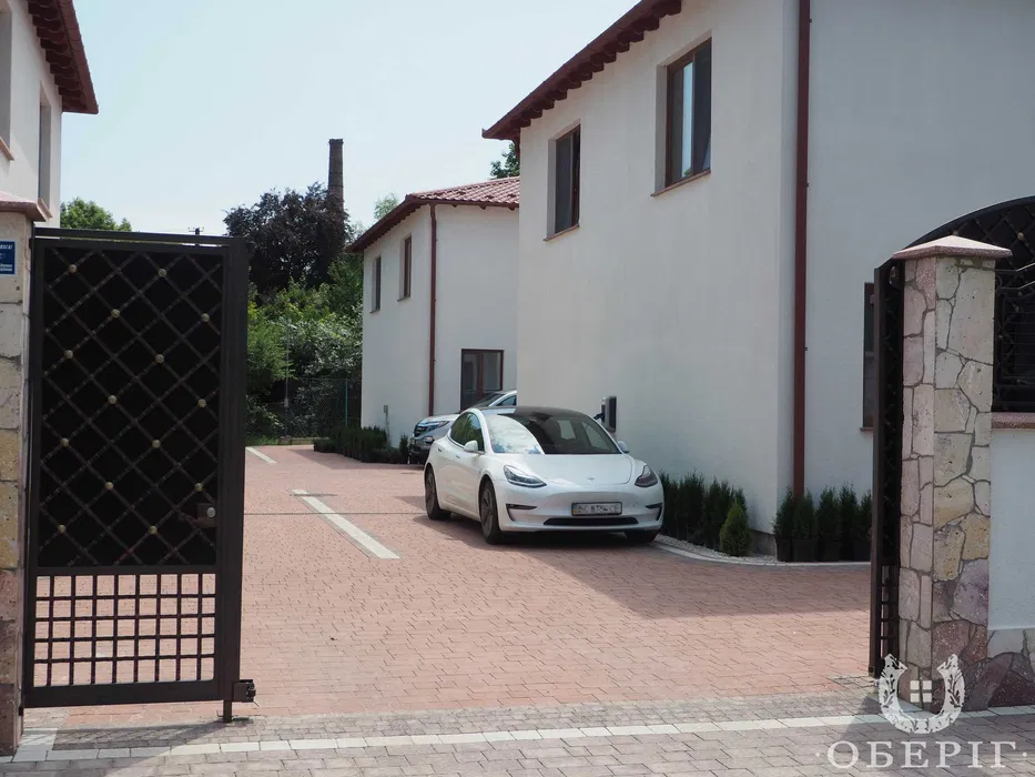 коттедж 150 метрів від термалів