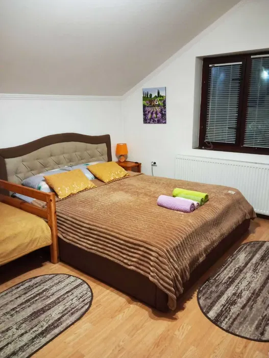 Подобово окремі номера з санвузлами кухнею паркінг