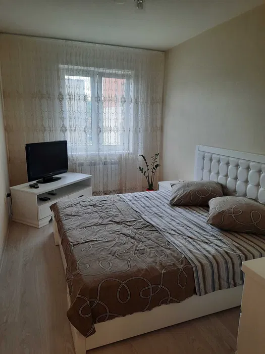 Затишна 2х кім. квартира 3хв від басейну вільна