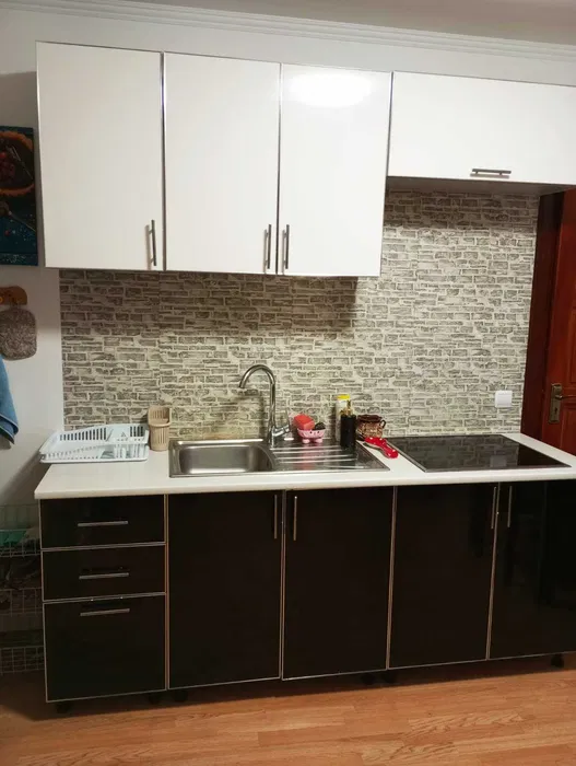 Подобово окремі номера з санвузлами кухнею паркінг