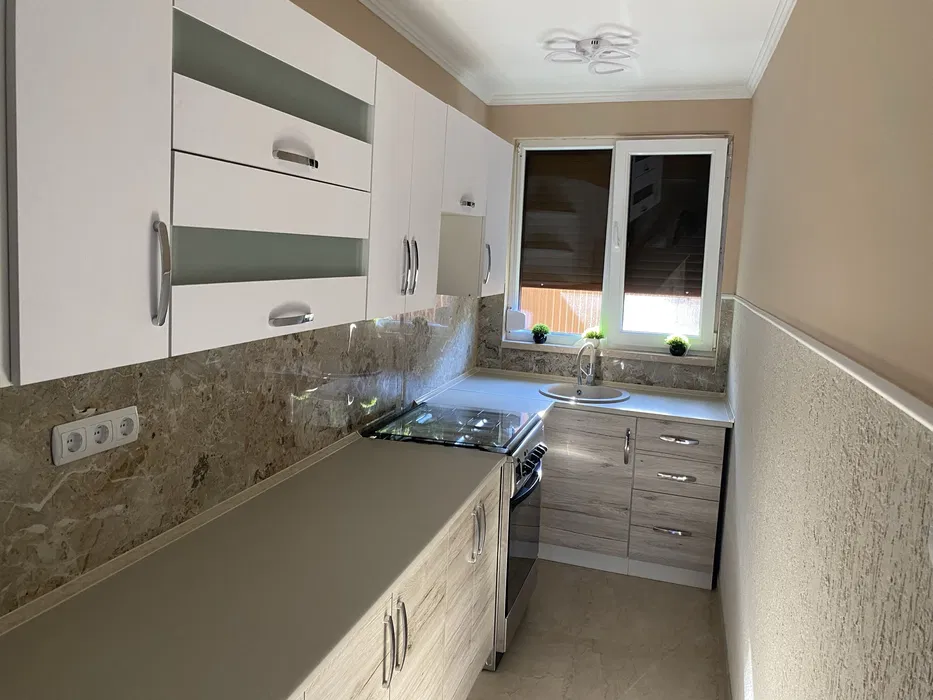 Дом подобово дві кімнати вана, кухня, санвузол