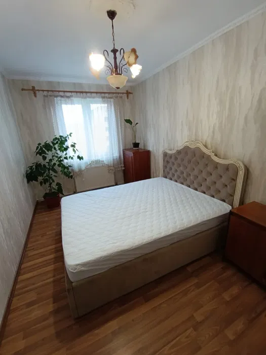 Здам біля басену квартиру подобово