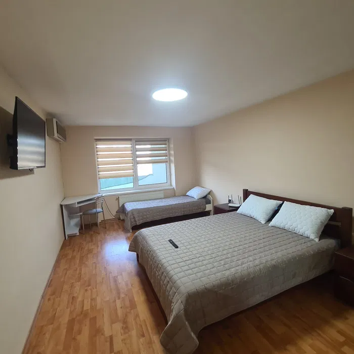 Люкс апартаменти біля басейну в місті Берегове.