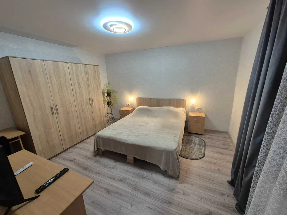 Подобово апартаменти поруч з басейнами