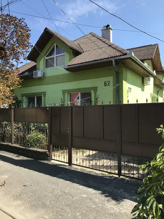 Будинок в центрі місті, кімнати подобово