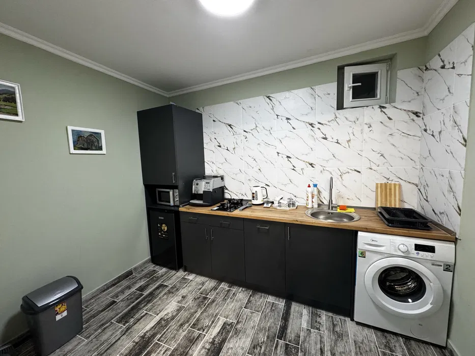 Подобова оренда однокімнатноі частини будинку(спільний двір)