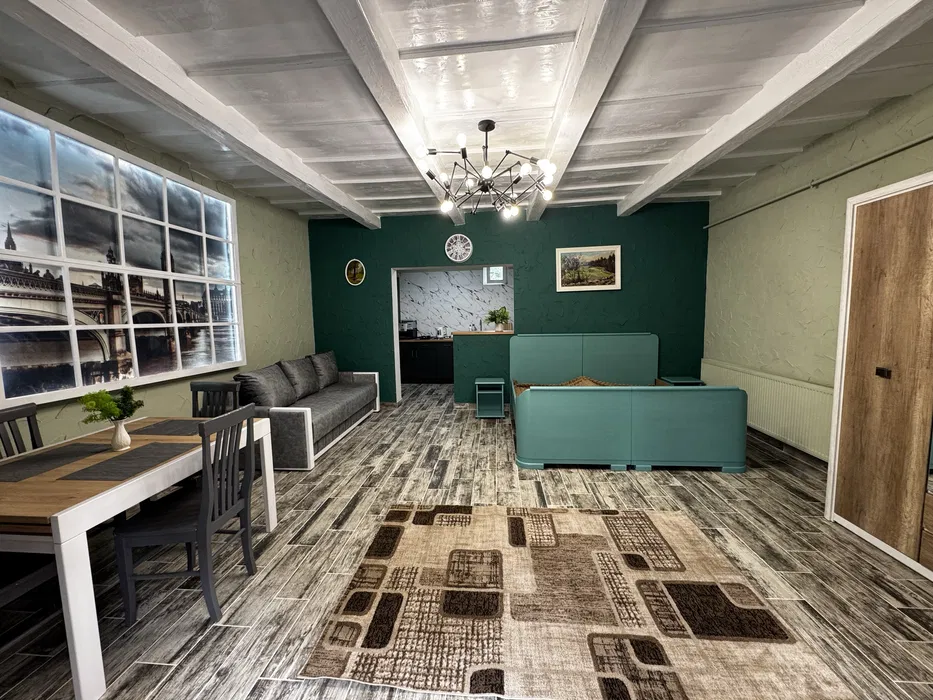 Подобова оренда однокімнатноі частини будинку(спільний двір)