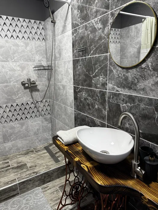 Подобова оренда однокімнатноі частини будинку(спільний двір)